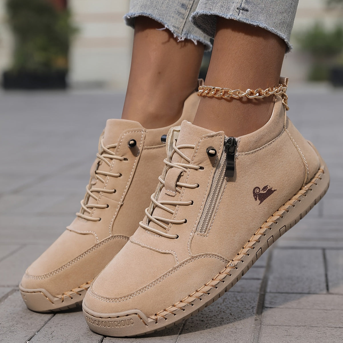 Mila — Comfortable & Supportive Sneakers with Zip