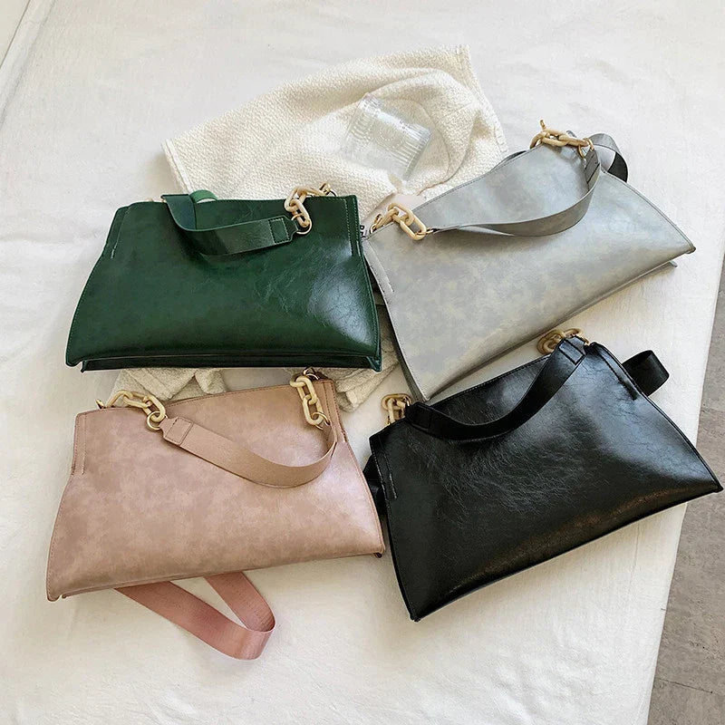 Elegant Shoulder Bag in Soft Leather | Spacious Fashionable Bag